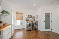 Cozy Luxe Apartment Near Western & St. Joseph’s