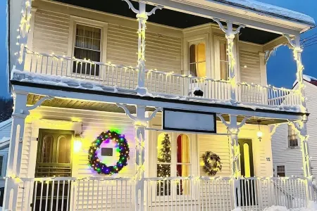 Large Elegant Historic 2BR, Walk to restaurants! Отели в г. West Dover