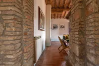 Podere Colombaio - Verbena chalet in historical Podere in Val d'Orcia Hotels in Radicofani