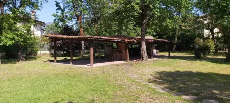 Beautiful villa with park 900 meters from the sea! Отели в г. Форте-Деи-Марми