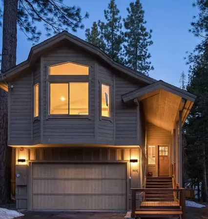 New Construction Luxury w/ Hot Tub–mins to beach, ski, hike, golf Отели в г. Tahoma