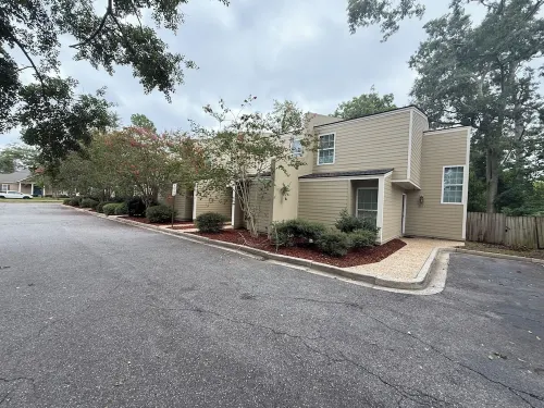 Family-Friendly 3Br Retreat · Free Parking · Quiet & Safe Area
