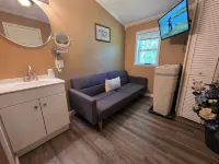 3Br & 2BA Home, King, 2.7 mi to Airport