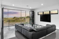 1 min walk to beach - 8 min drive to McLaren Vale -Luxury Beach House