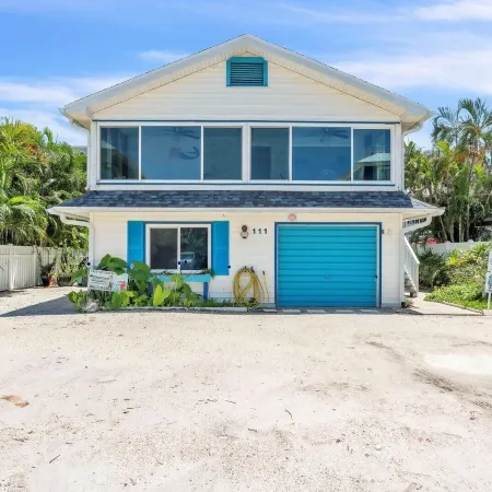 Mermaid Tale 2 Bedroom Condo by Redawning