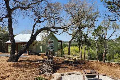 Peaceful HIlltop Cabin w/ Amazing Views & Hot Tub