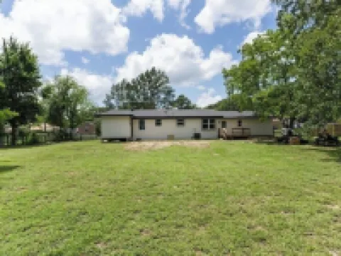 3-bedroom house with WiFi and AC in Lindale close to downtown and I-20 リンデールのホテル