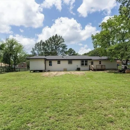 3-bedroom house with WiFi and AC in Lindale close to downtown and I-20