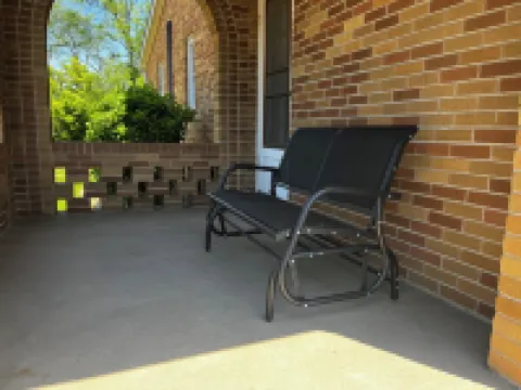 Charming 4-bedroom house in Hermann, MO.  Walking distance to downtown venues.