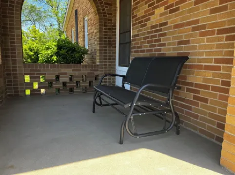 Charming 4-bedroom house in Hermann, MO. Walking distance to downtown venues.