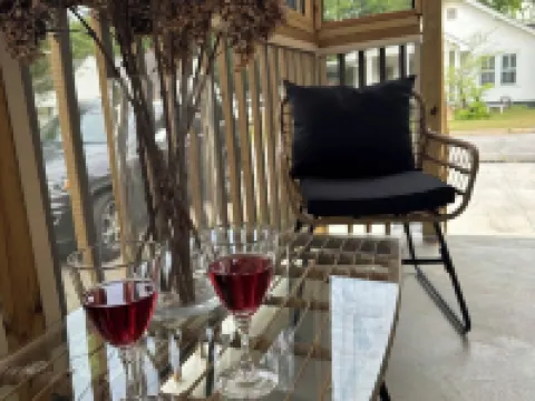 The Westfield - Cozy Downtown Greer Retreat Hoteles en Greer