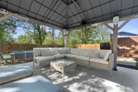Backyard Oasis - Cowboy Pool w/ Heater & Chiller - Outdoor Projector Screen