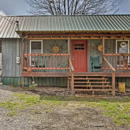 Remote Kentucky Cabin w/ Fire Pit & 2 Ponds