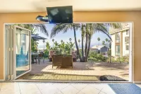 Tropical Oceanside Home w/ Deck, Walk to Beach - View biển