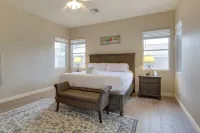 4 Mi to Riparian Preserve: Mesa Abode w/ Hot Tub - Homestays