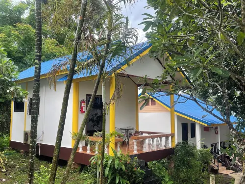 孤獨海灘泳池度假村