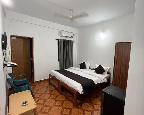 Hotel Sai deep place - opp Tito's lane Hotels in Parra