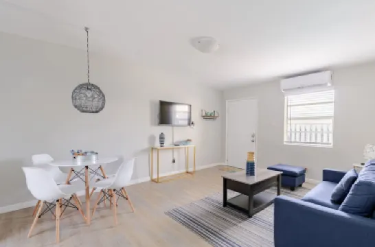 Luxury House with Delightful Beach Style! Hotel berhampiran Fort Lauderdale-Hollywood International Airport Rail Station