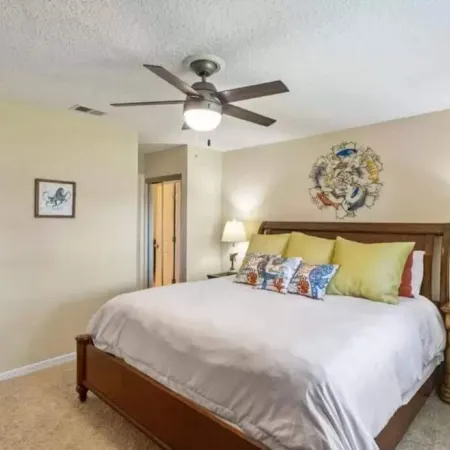 2Bed + 2Bath Blocks from the Beach
