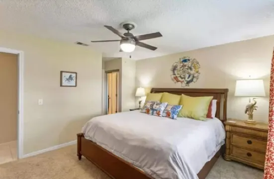 2Bed + 2Bath Blocks from the Beach