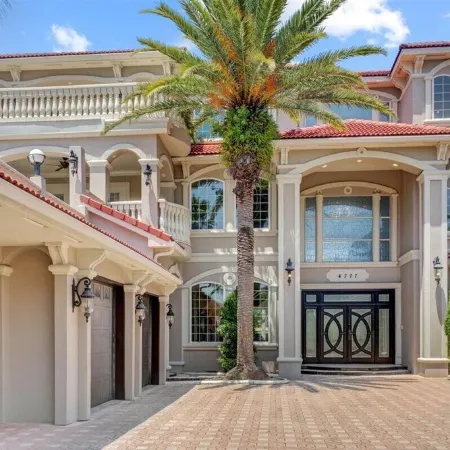 Private heated pool, Luxury Mediterranean Mansion sleeps 16