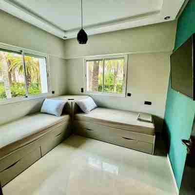 High Standing Duplex - Pool & Sun Rooms