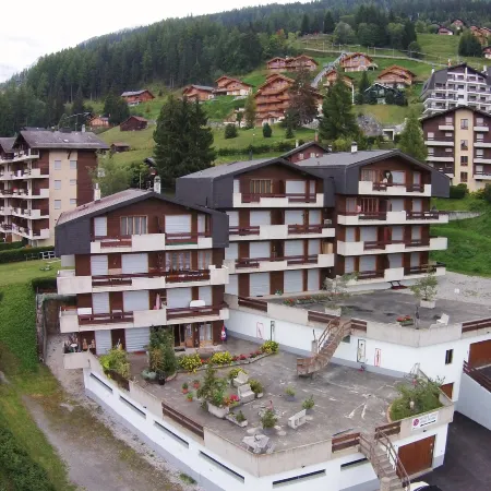Apartment near the ski lift.