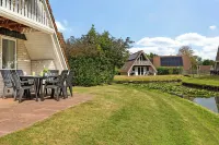 De Steenhoeve - 6 pers. vacation home at fishpond on vacation park 't Hooge Holt โรงแรมใน