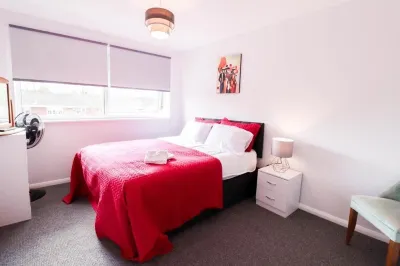 Polperro House - Contractor Ready 차터하우스 플레이그라운드 주변 호텔