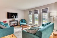 Family Home Close to Warwick, 5 Mi to Lake!