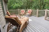 Secluded Retreat with Great Outdoor Spaces, Tree-Top Views, Hot Tub