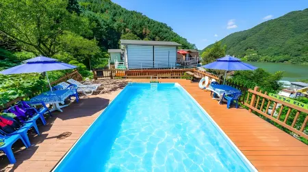 Cheungpungmyungwol Pension Отели рядом с достопримечательностью «Edelweiss»