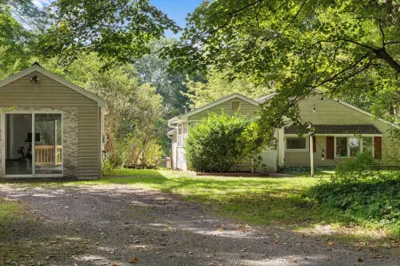 Waterfront Charming Cottage