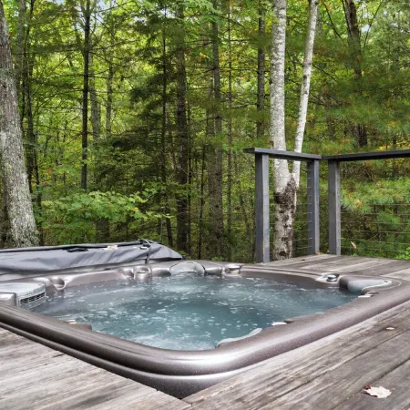 Secluded Cabin with Hot Tub, Heated Floors, Indoor and Outdoor Fireplaces