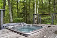 Private Modern Cabin with Hot Tub, Cozy Heated Floors and Outdoor Fireplace.