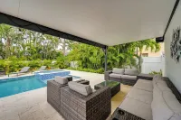 Naples Home w/ Patio < 1 Mi to Beaches! - Wifi