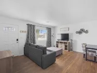 The Cozy Rustic Sequoia Wi-Fi & 2 Garage Hotels in Tulare