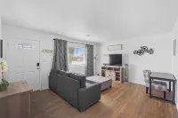 The Cozy Rustic Sequoia Wi-Fi & 2 Garage