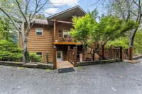 Fido Friendly Luxury Condo in Country Club setting With Amenities