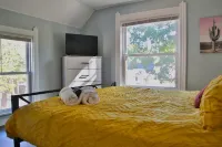 Family-Friendly Lakewood Home 4BR, Full Kitchen & Yard!
