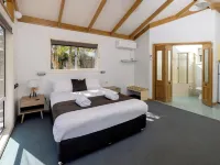 Big4 Manning Point Holiday Park - Balkoner