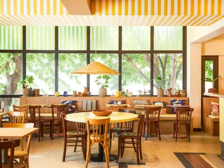 Greet Hôtel Marseille Parc Chanot Vélodrome Отели рядом с достопримечательностью «Parc Chanot Marseille»