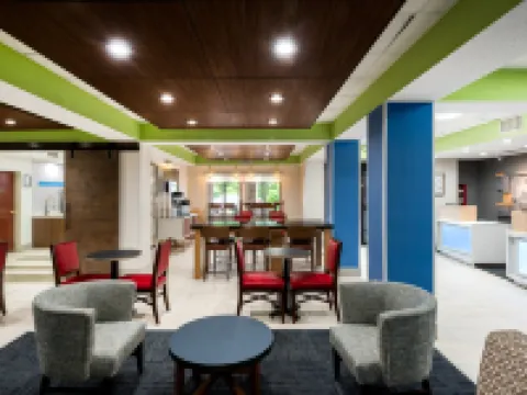 Holiday Inn Express HILLSVILLE by IHG Hotels in Woodlawn