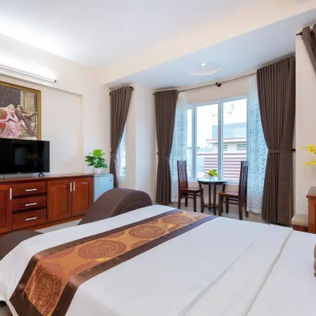 Queen Garden Hotel & Apartment Отели рядом с достопримечательностью «Пляж Фронт-Бич»