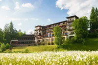 Schloss Elmau Luxury Spa Retreat & Cultural Hideaway Các khách sạn ở Krun