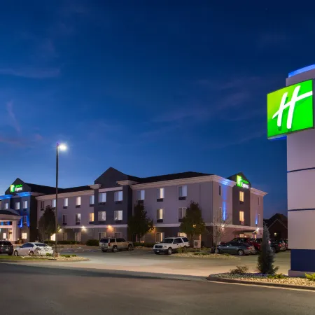Holiday Inn Express & Suites PITTSBURG by IHG