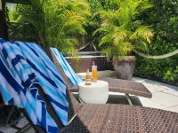 House with Patio, Caribbean Hot-Tub & Tiki Bar. Pet Friendly. No Cleaning Charge