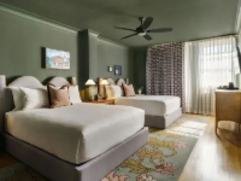 MarQueen Hotel Hotels in King County