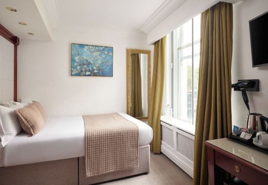 호텔 문라이트 런던의 깔끔한 객실 내부