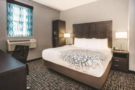 La Quinta Inn & Suites by Wyndham Baltimore Downtown